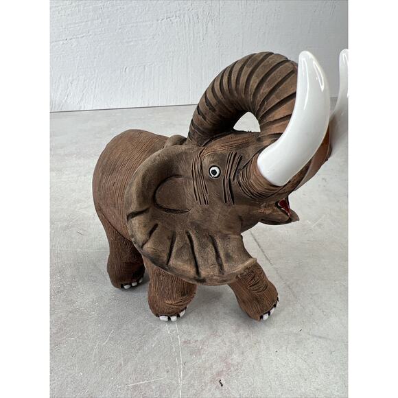 Casals Peru Hand Made Textured Detailed Elephant Figurine 6” - Picture 4 of 8